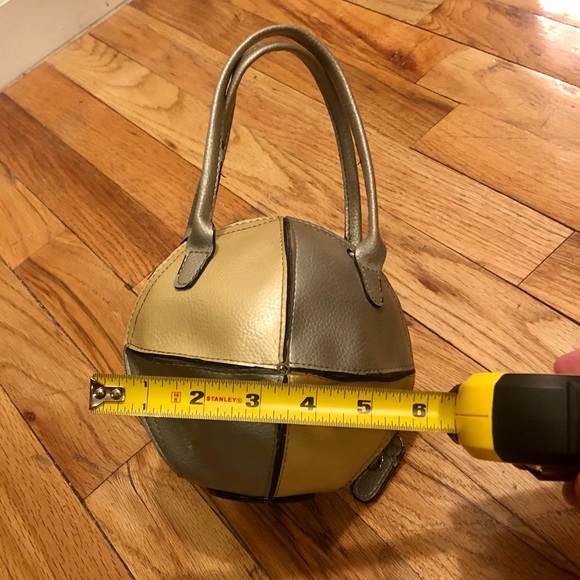 Silver & Gold mini colorblock round bag - Picture 3 of 8